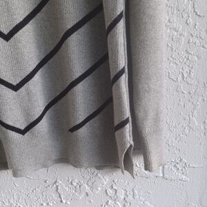 Liz Claiborne Men's Sweater in Gray with Black Stripes